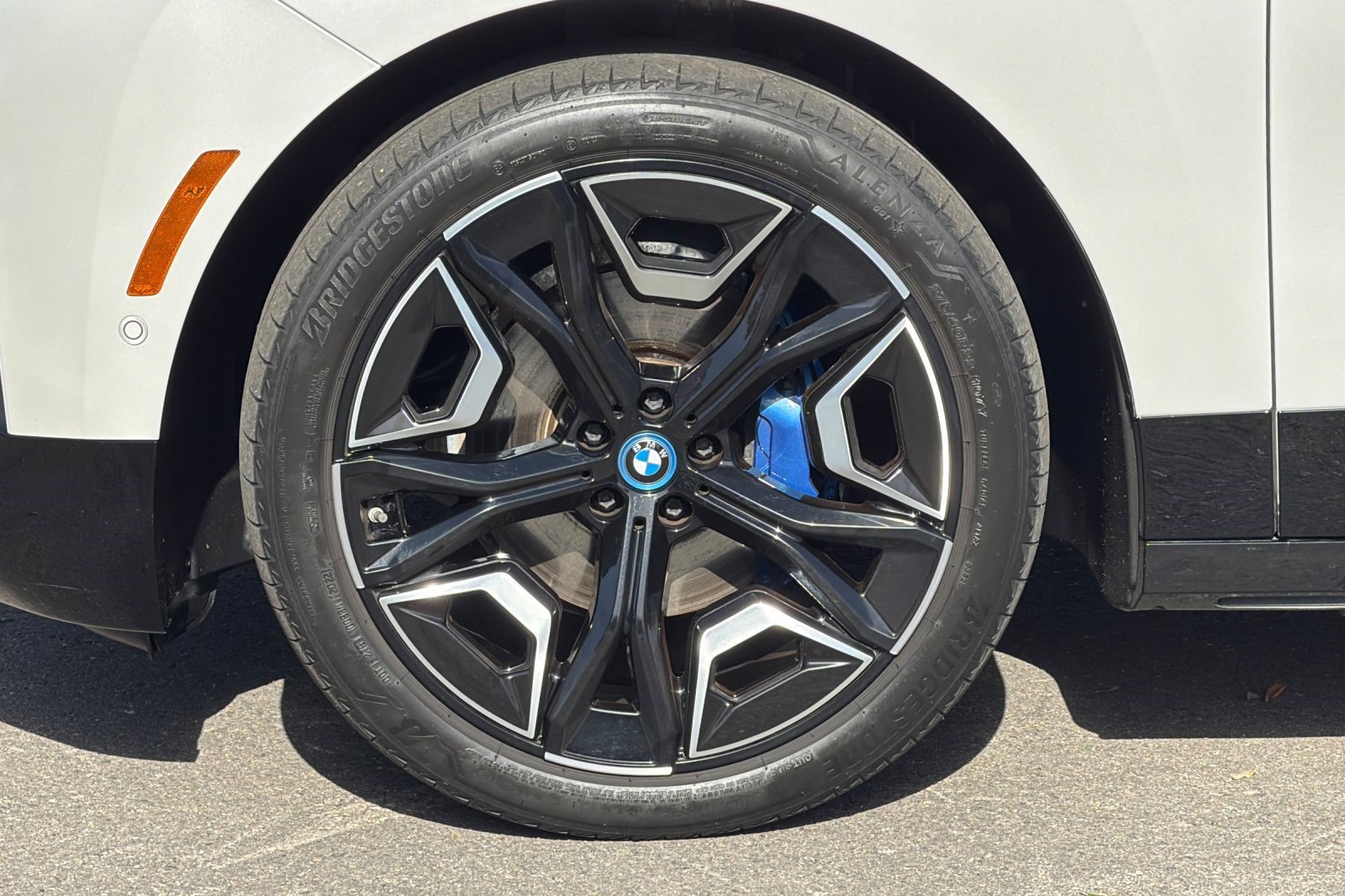 Certified 2022 BMW iX xDrive50 w/ Sport Package image 38