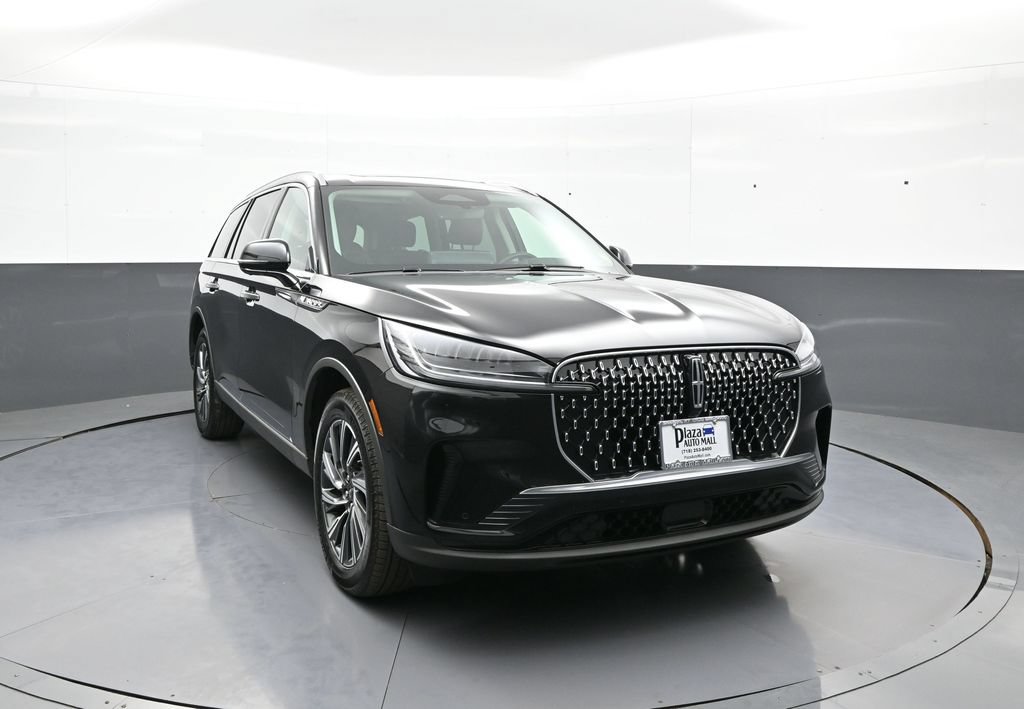 Used 2026 Lincoln Aviator AWD image 3