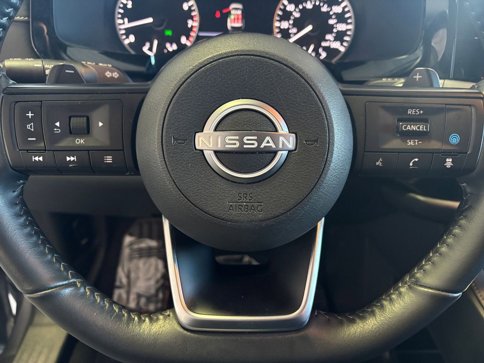 Used 2025 Nissan Pathfinder SV image 35