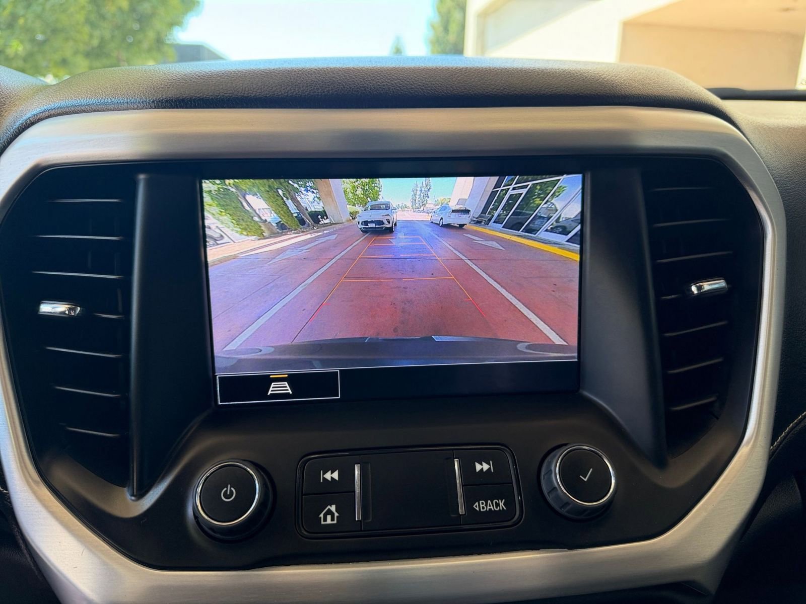 Used 2023 GMC Acadia SLT FWD image 25