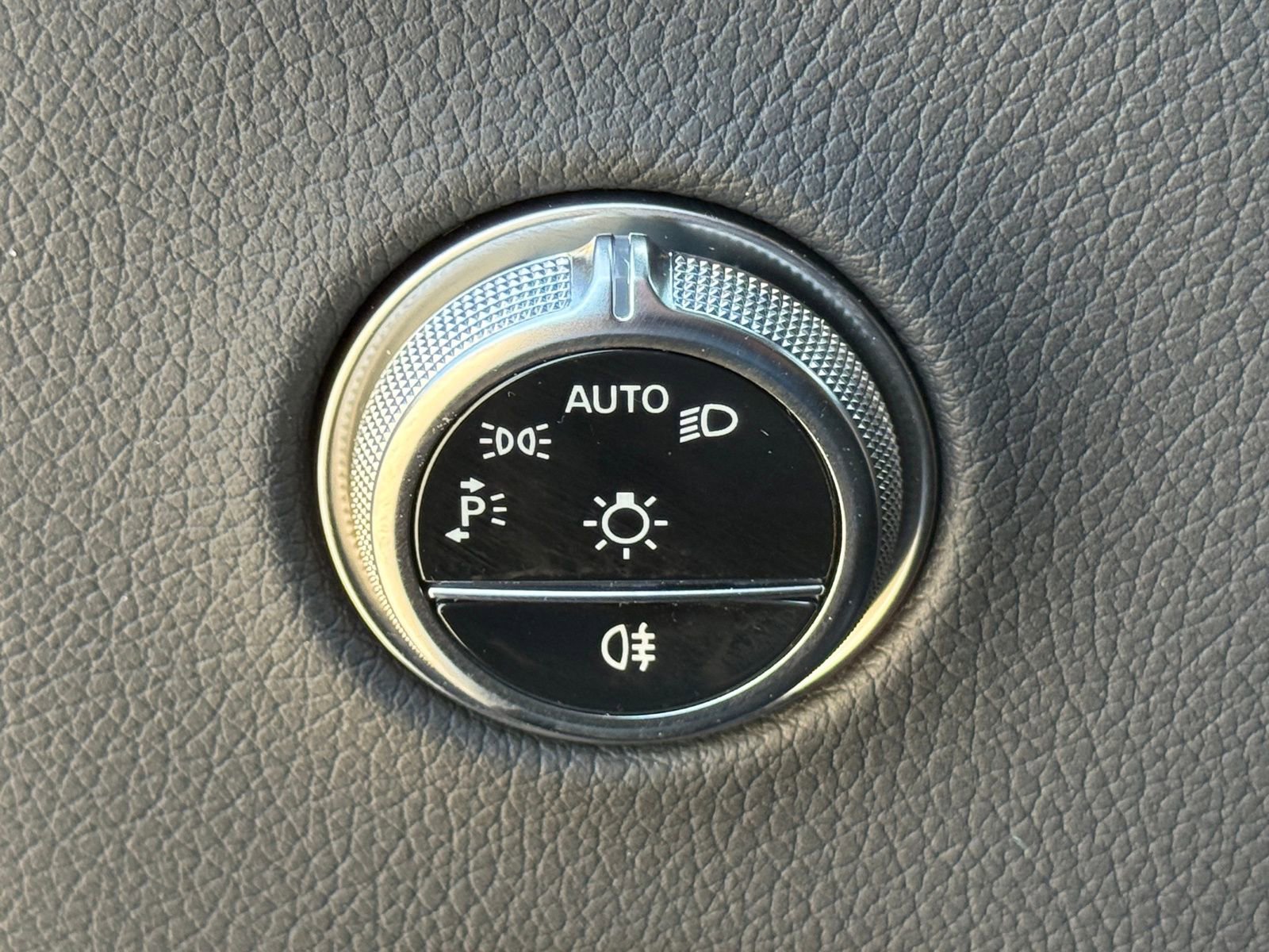 Used 2025 Mercedes-Benz GLC 300 image 30