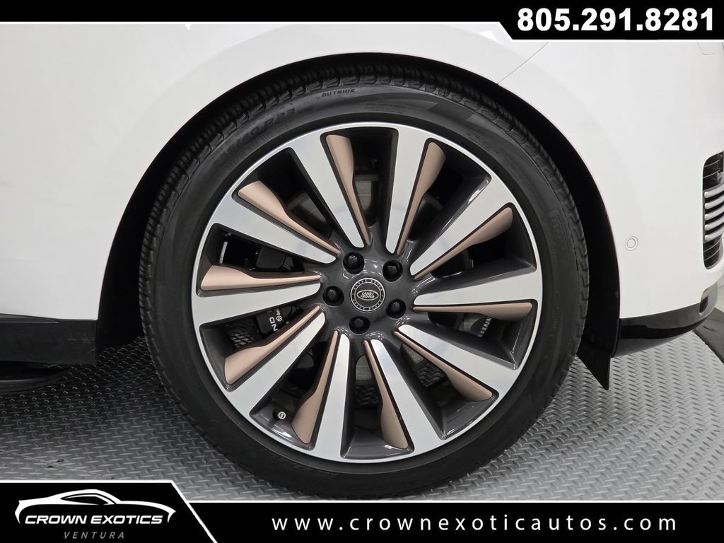 Used 2023 Land Rover Range Rover SV AWD/4WD image 9
