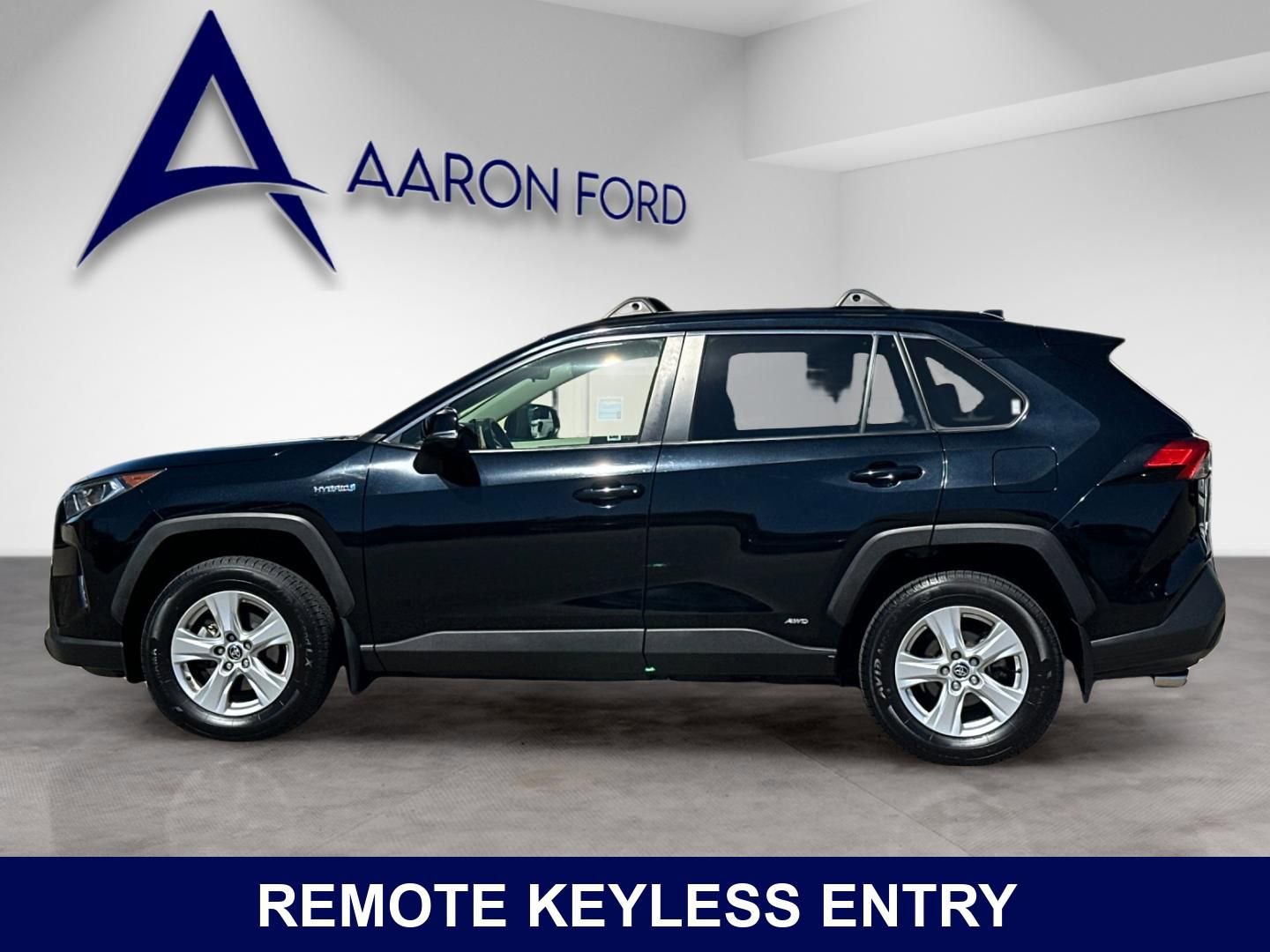 Used 2021 Toyota RAV4 XLE w/ Convenience Package AWD/4WD image 3