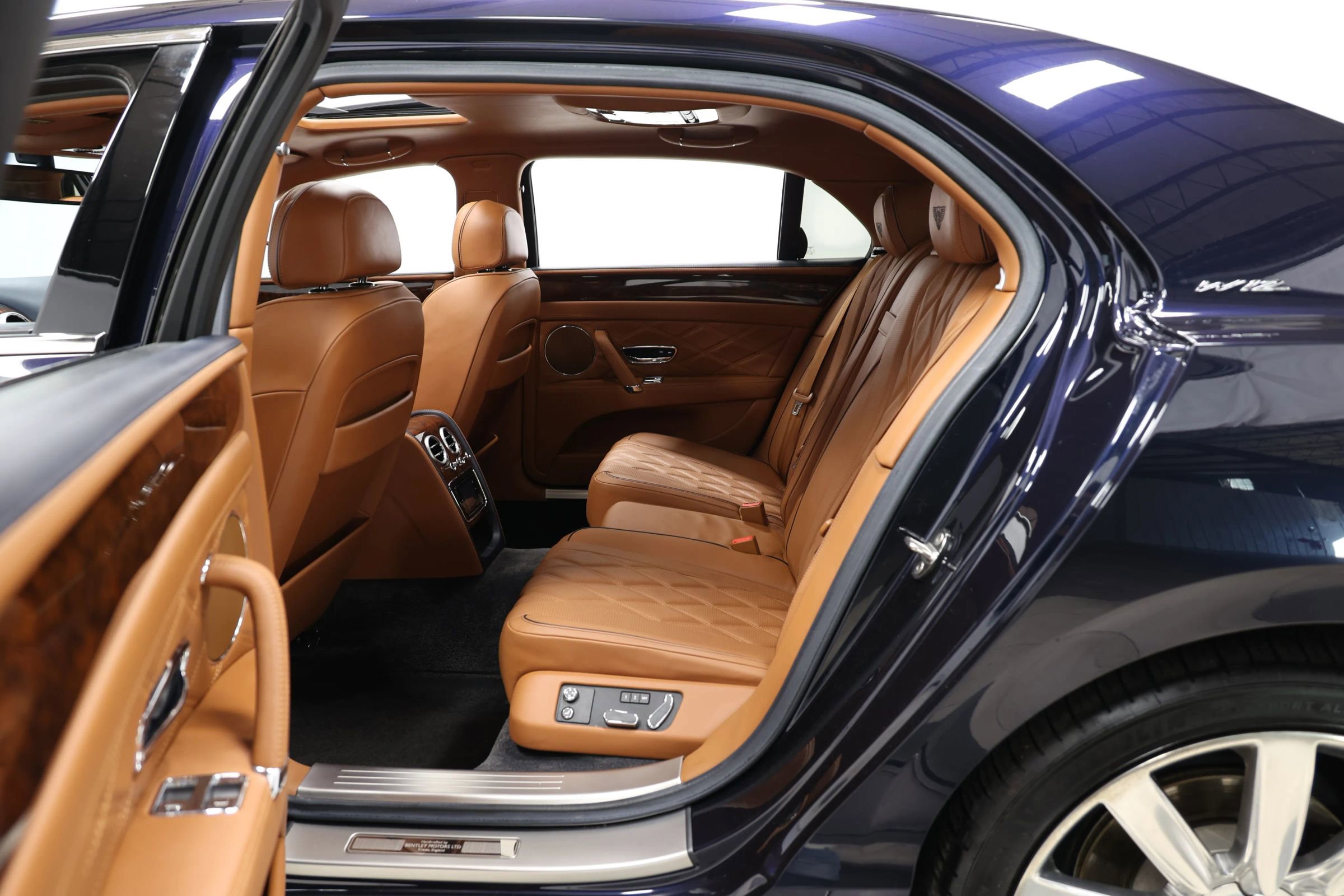 Used 2014 Bentley Flying Spur W12 image 40