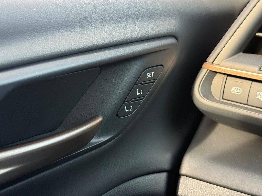 Certified 2025 Toyota Crown Signia w/ Advanced Technology Package image 28