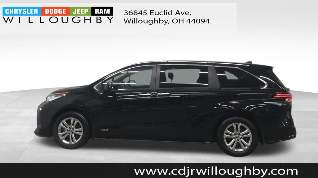 Used 2021 Toyota Sienna XSE image 5