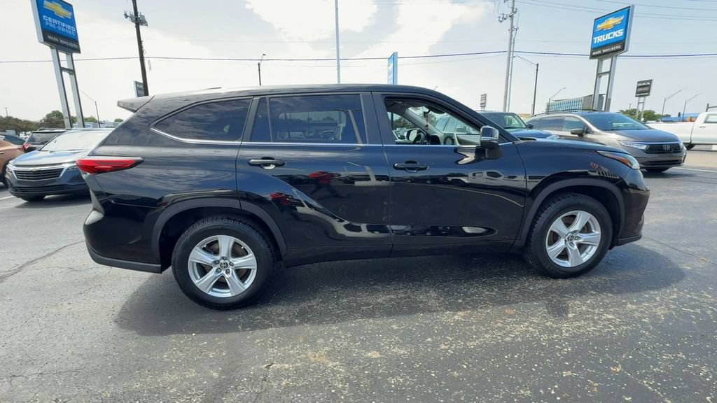 Used 2023 Toyota Highlander L FWD image 9
