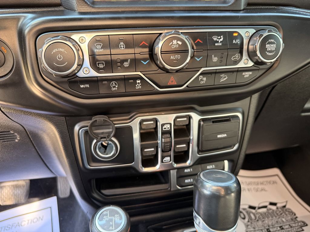 Used 2021 Jeep Wrangler Unlimited Sahara AWD/4WD image 24