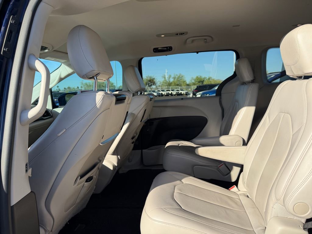 Used 2018 Chrysler Pacifica Touring-L Plus w/ Advanced Safetytec Group FWD image 6