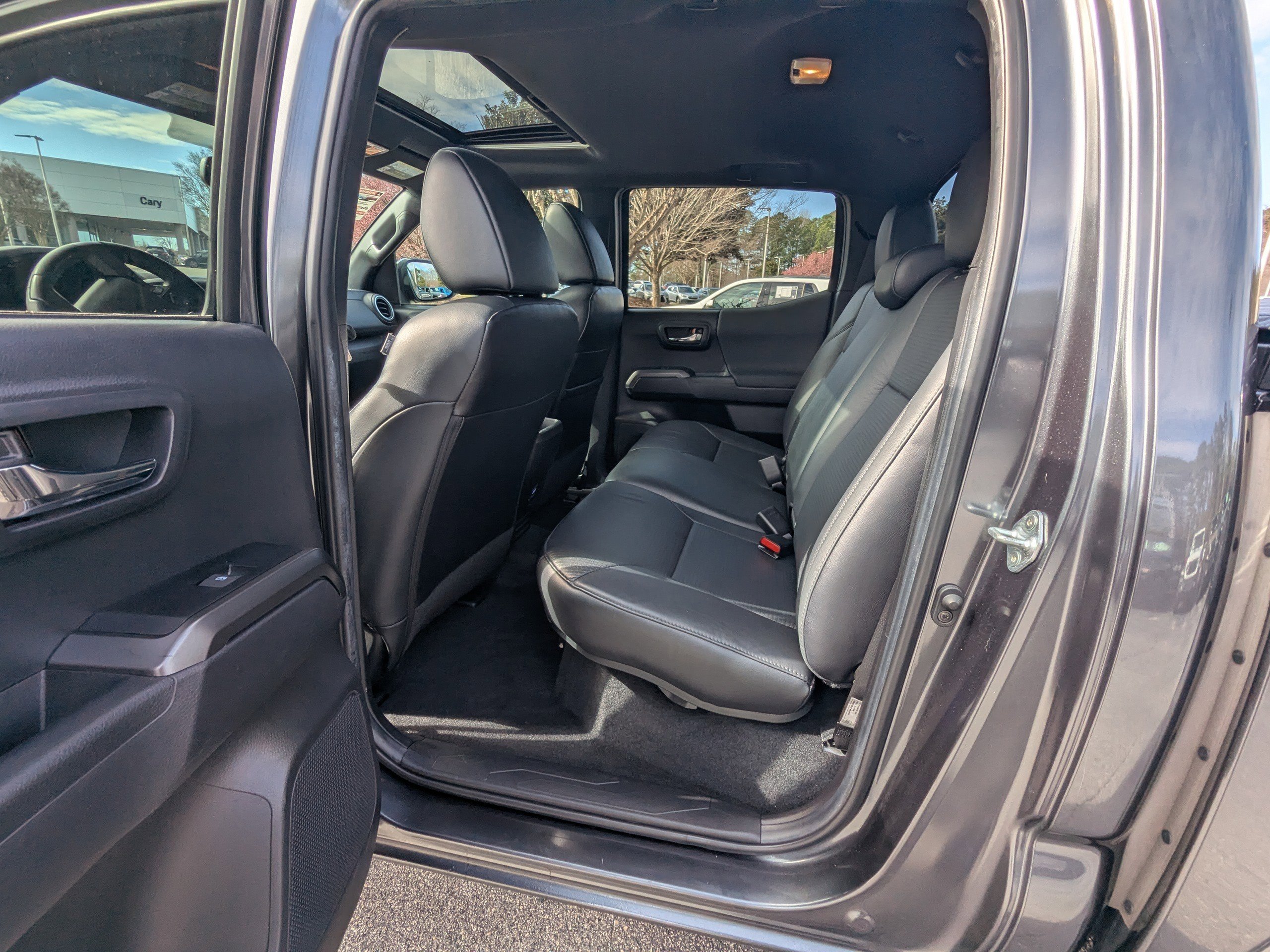 Used 2022 Toyota Tacoma TRD Sport w/ TRD Premium Sport Package image 11