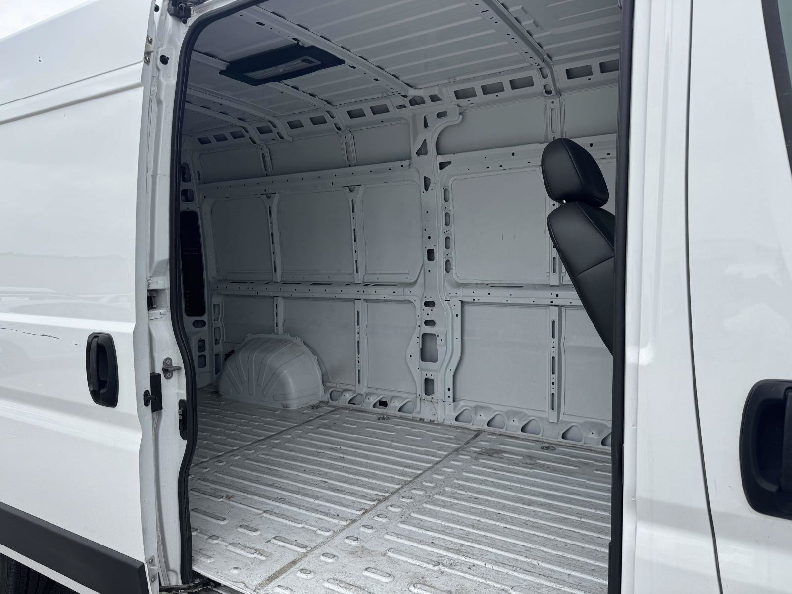 Used 2026 RAM ProMaster 2500 w/ Convenience Group FWD image 8