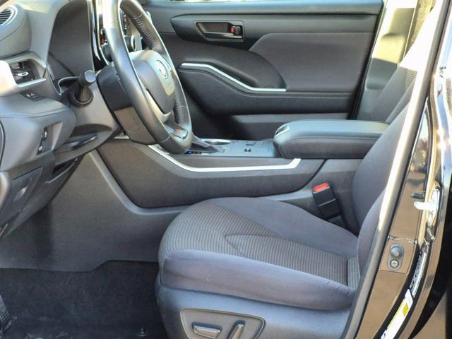 Used 2024 Toyota Highlander LE image 15