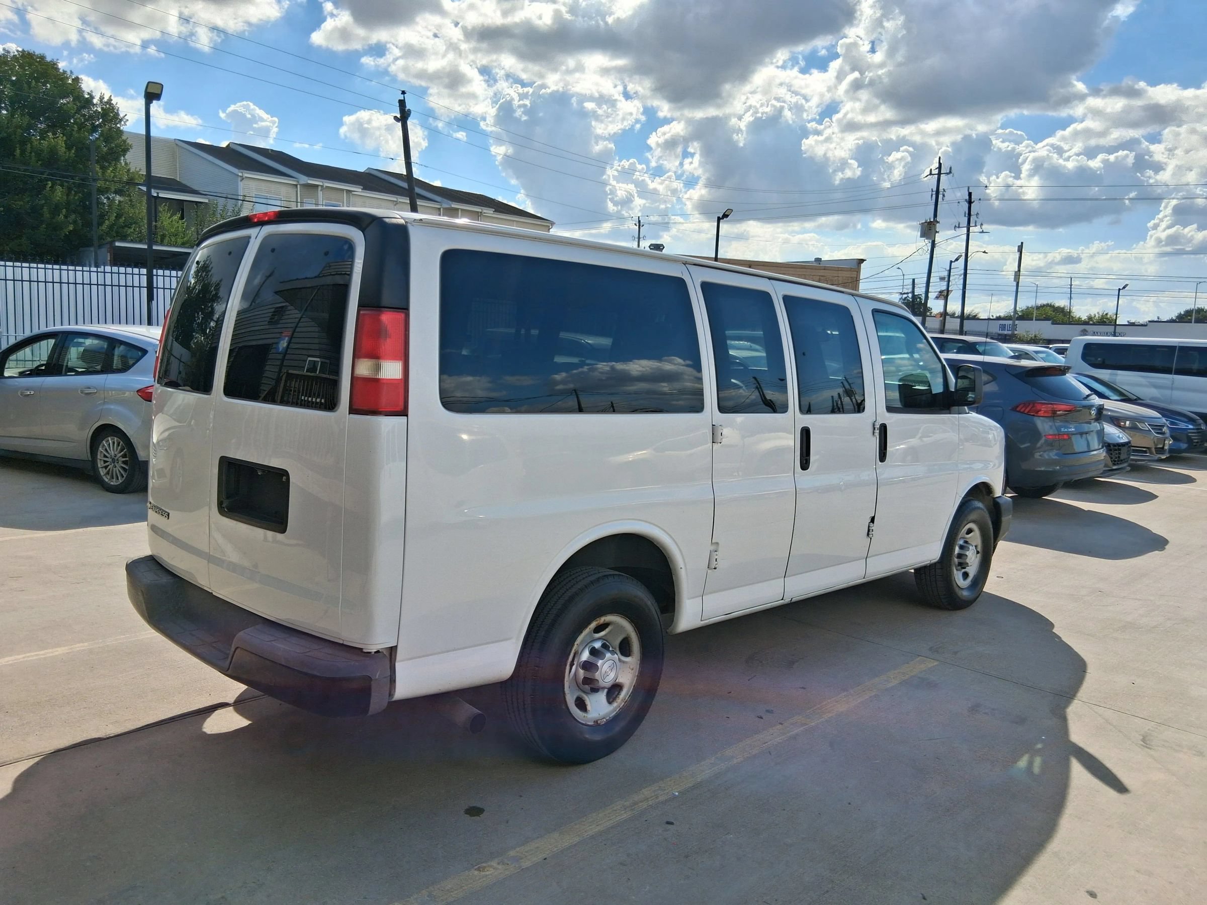 Used 2017 Chevrolet Express 2500 LS RWD image 8