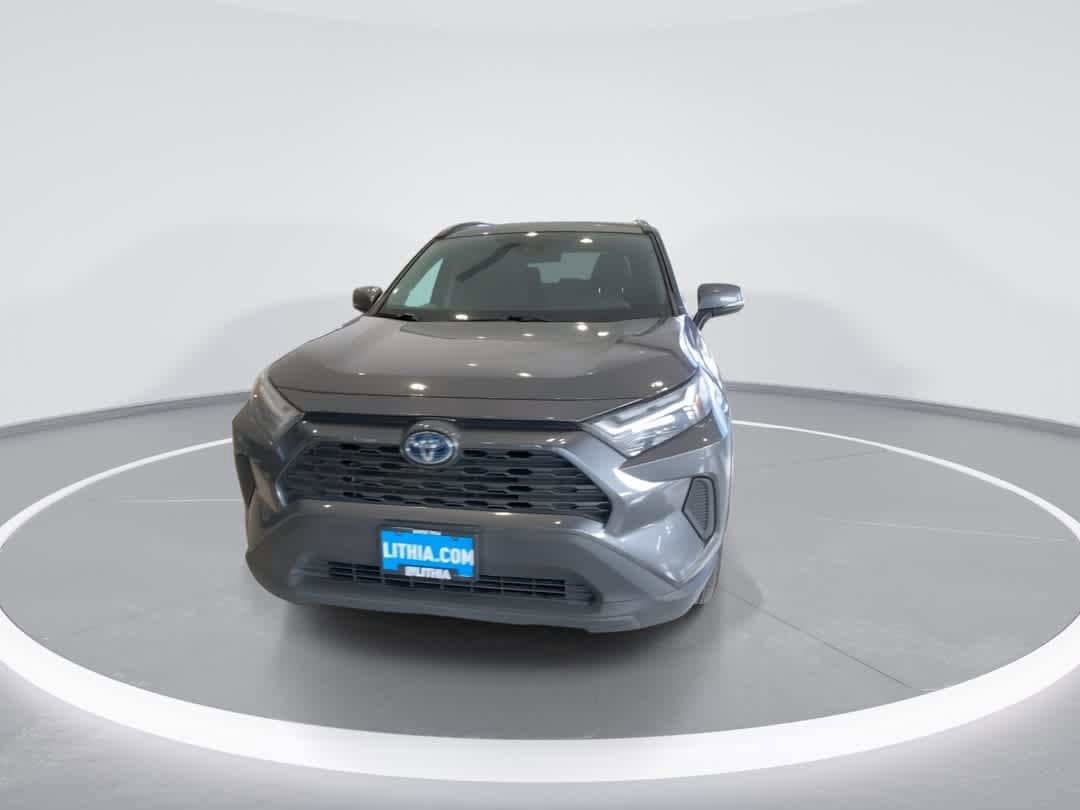Used 2022 Toyota RAV4 XLE w/ Convenience Package AWD/4WD image 3
