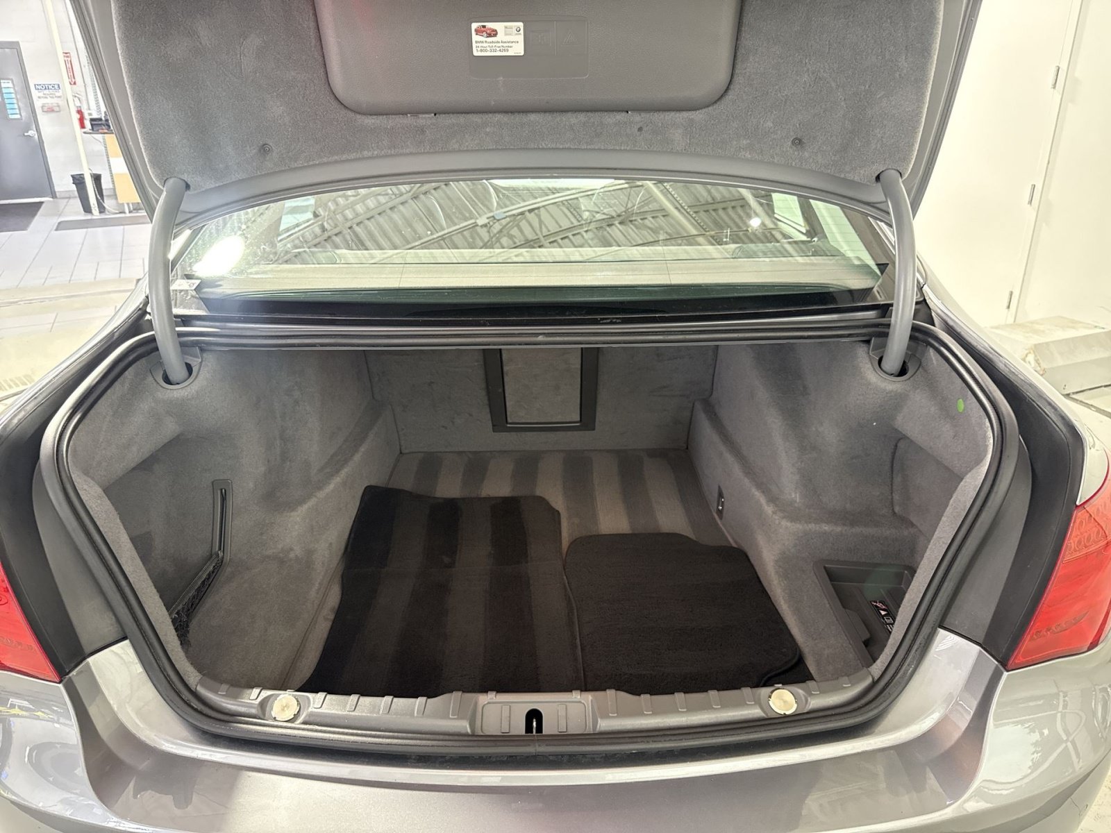 Used 2012 BMW 750i RWD image 27