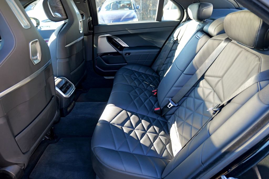 Used 2023 BMW 740i w/ Parking Assistance Package image 28