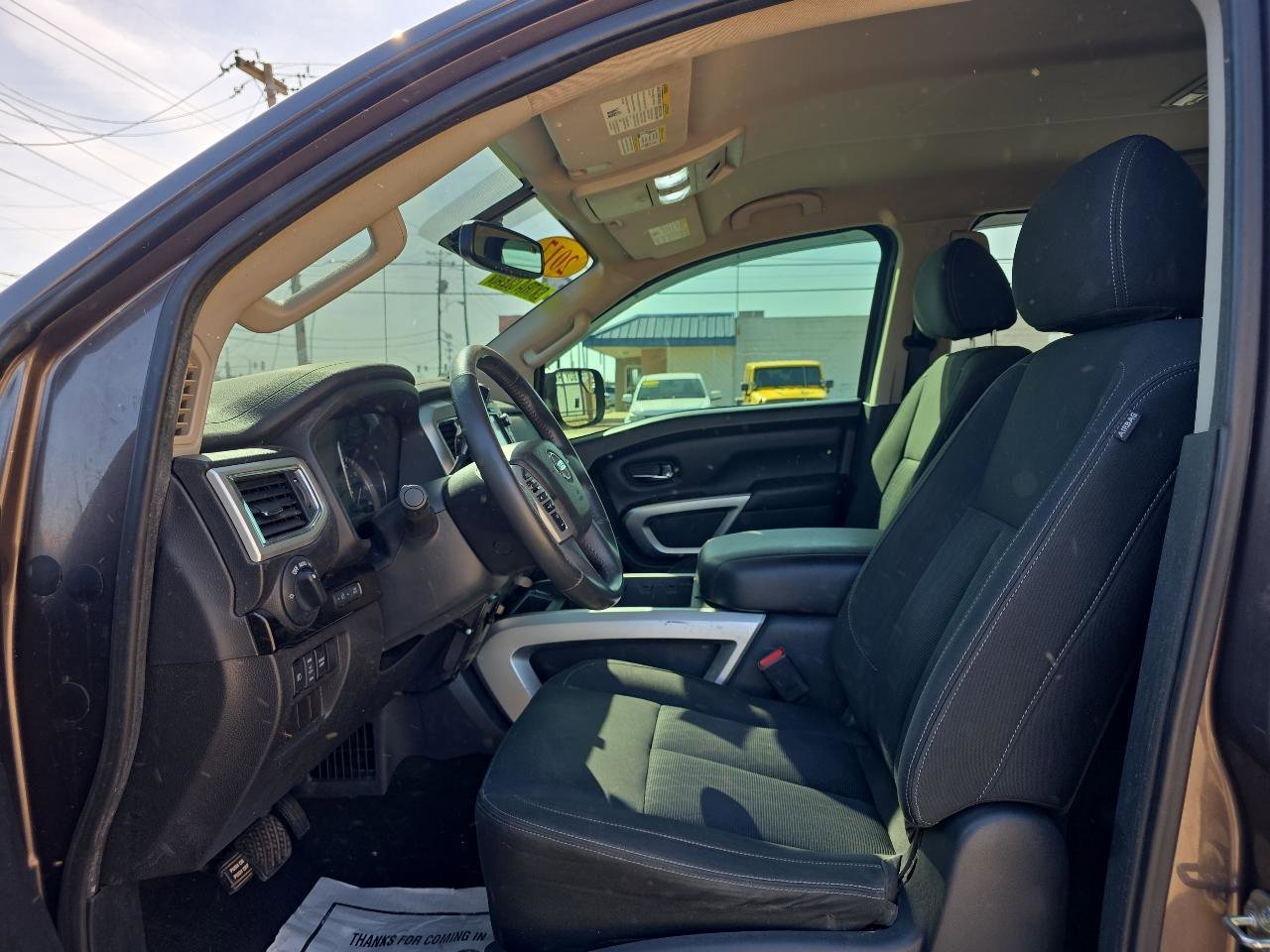 Used 2017 Nissan Titan SV image 9