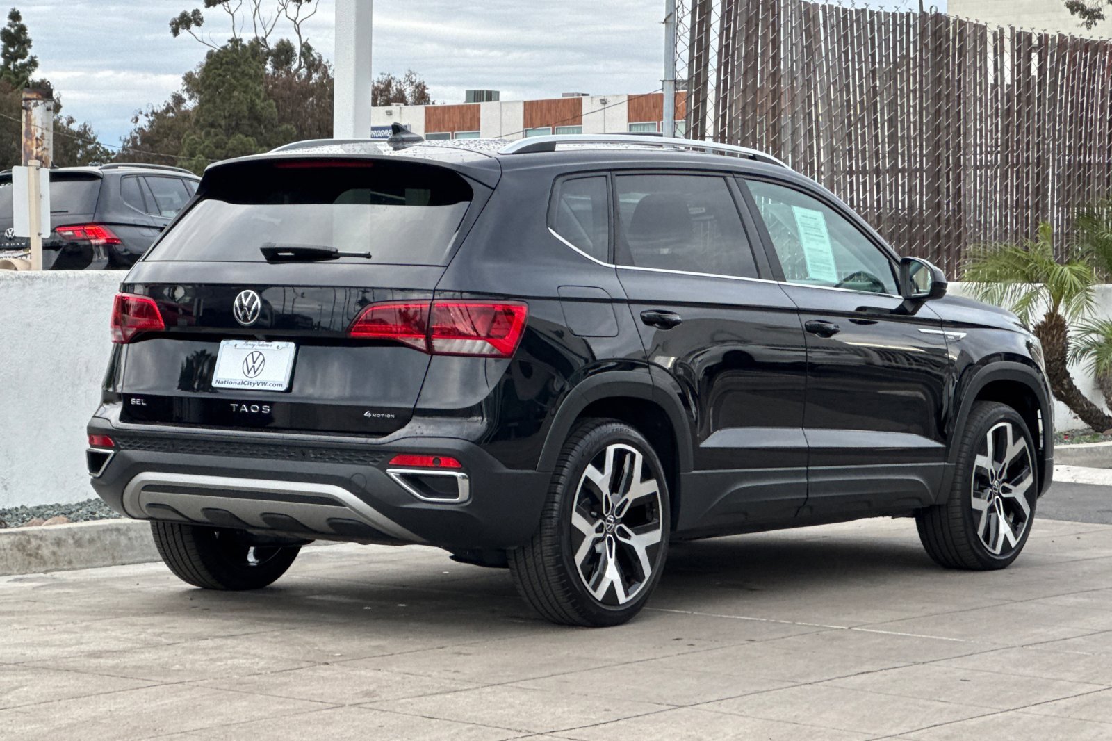 Certified 2022 Volkswagen Taos SEL w/ Panoramic Sunroof Package image 5