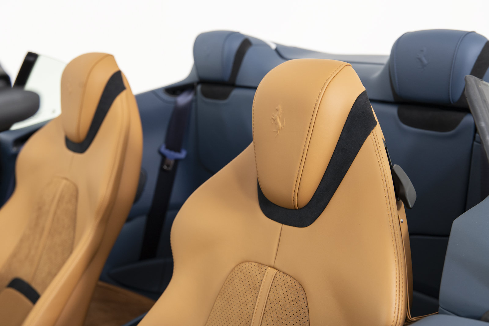 Certified 2025 Ferrari Roma Spider RWD image 44