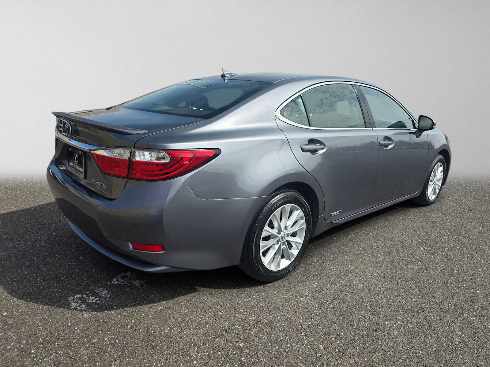 Used 2014 Lexus ES 300h w/ Luxury Package w/Bamboo Trim FWD image 3