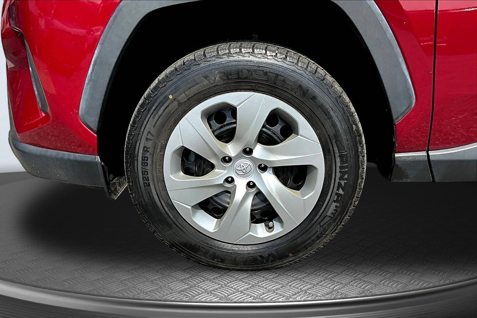 Used 2022 Toyota RAV4 LE FWD image 28