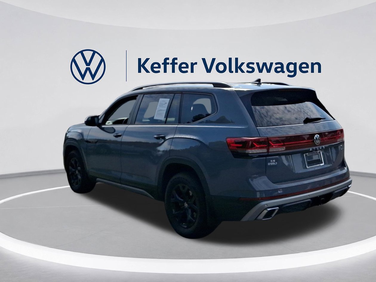 Used 2024 Volkswagen Atlas Peak Edition SE AWD/4WD image 4