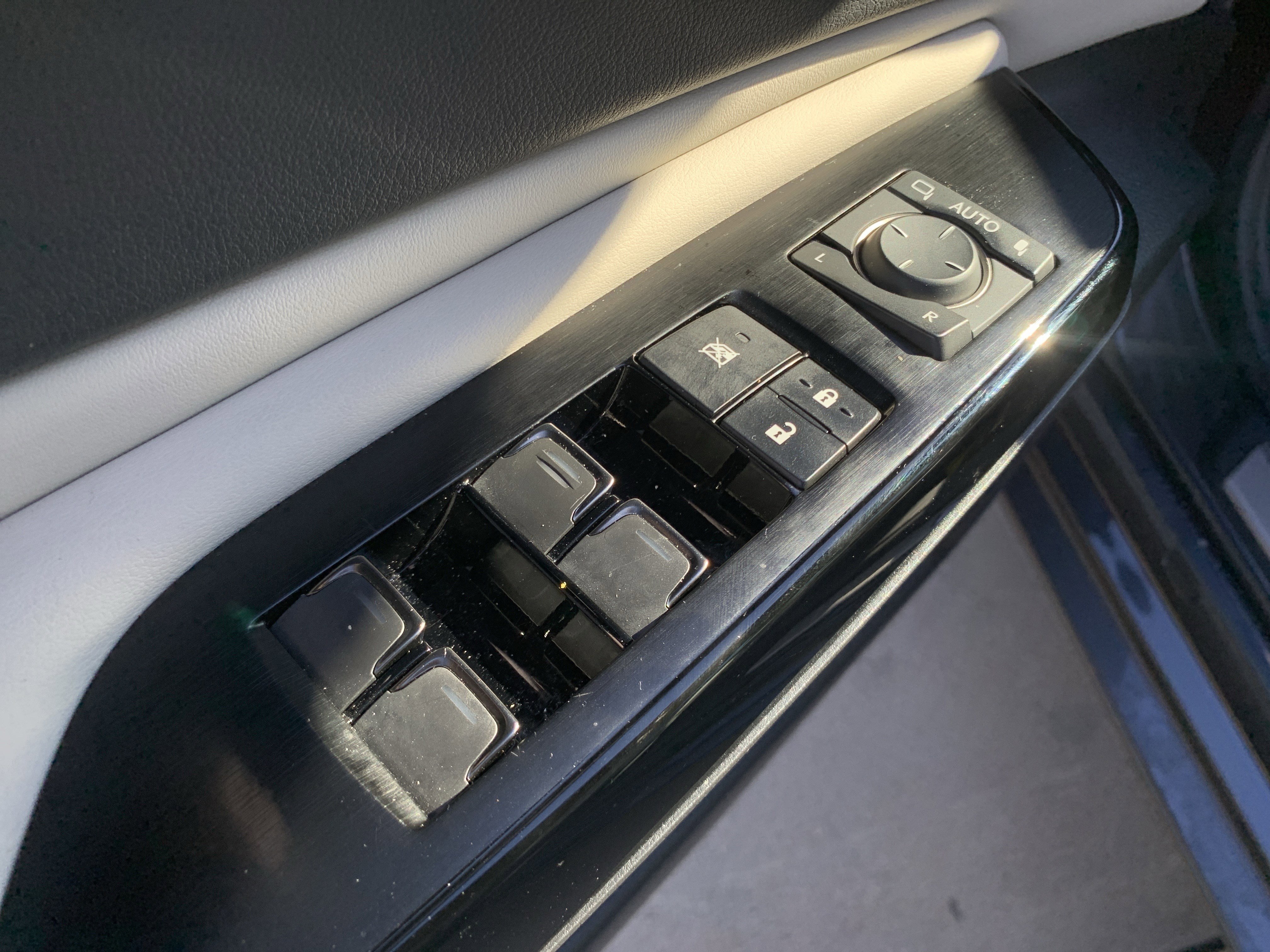 Certified 2024 Lexus ES 350 w/ Premium Package image 15