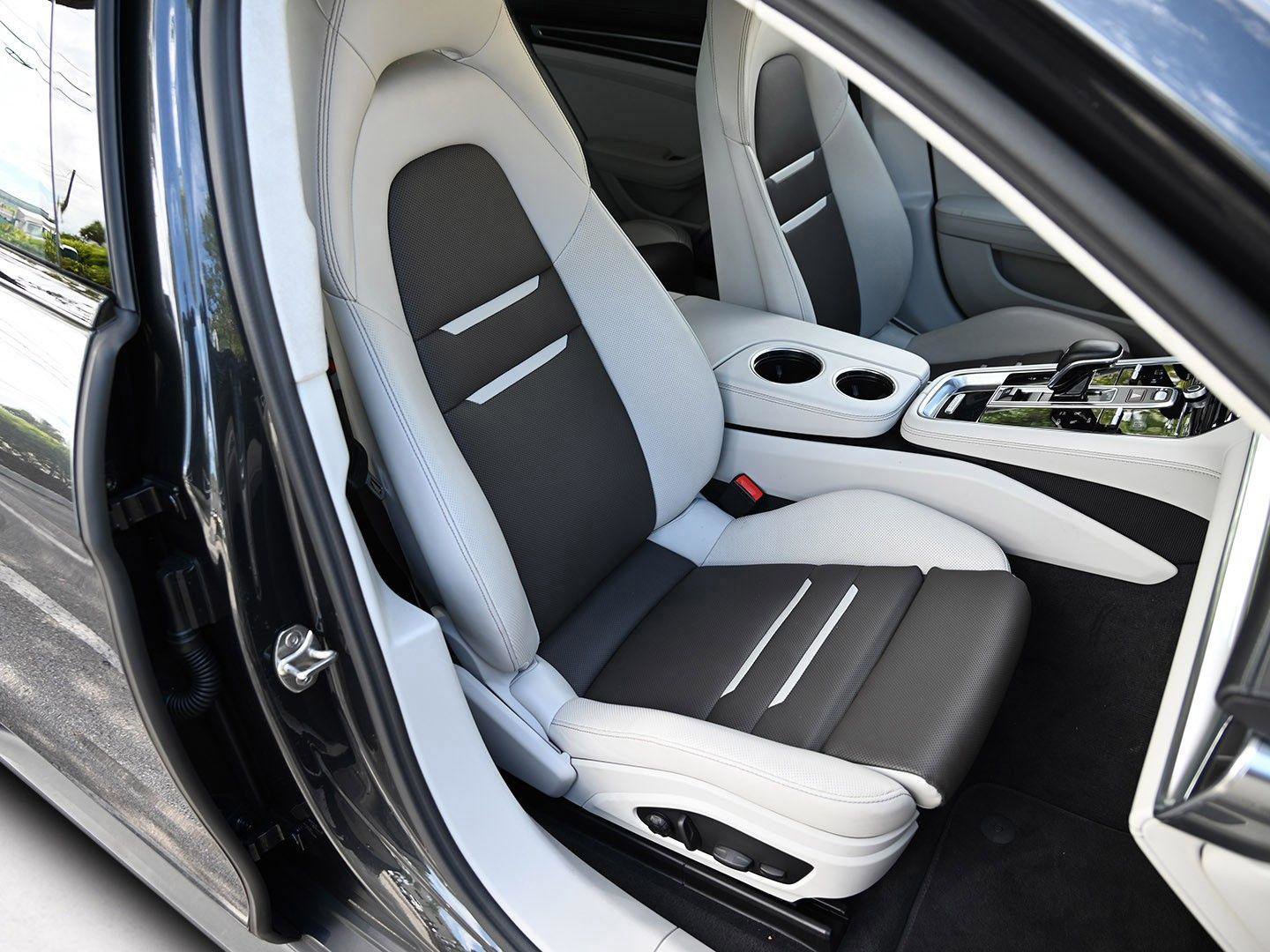 Used 2023 Porsche Panamera GTS image 22