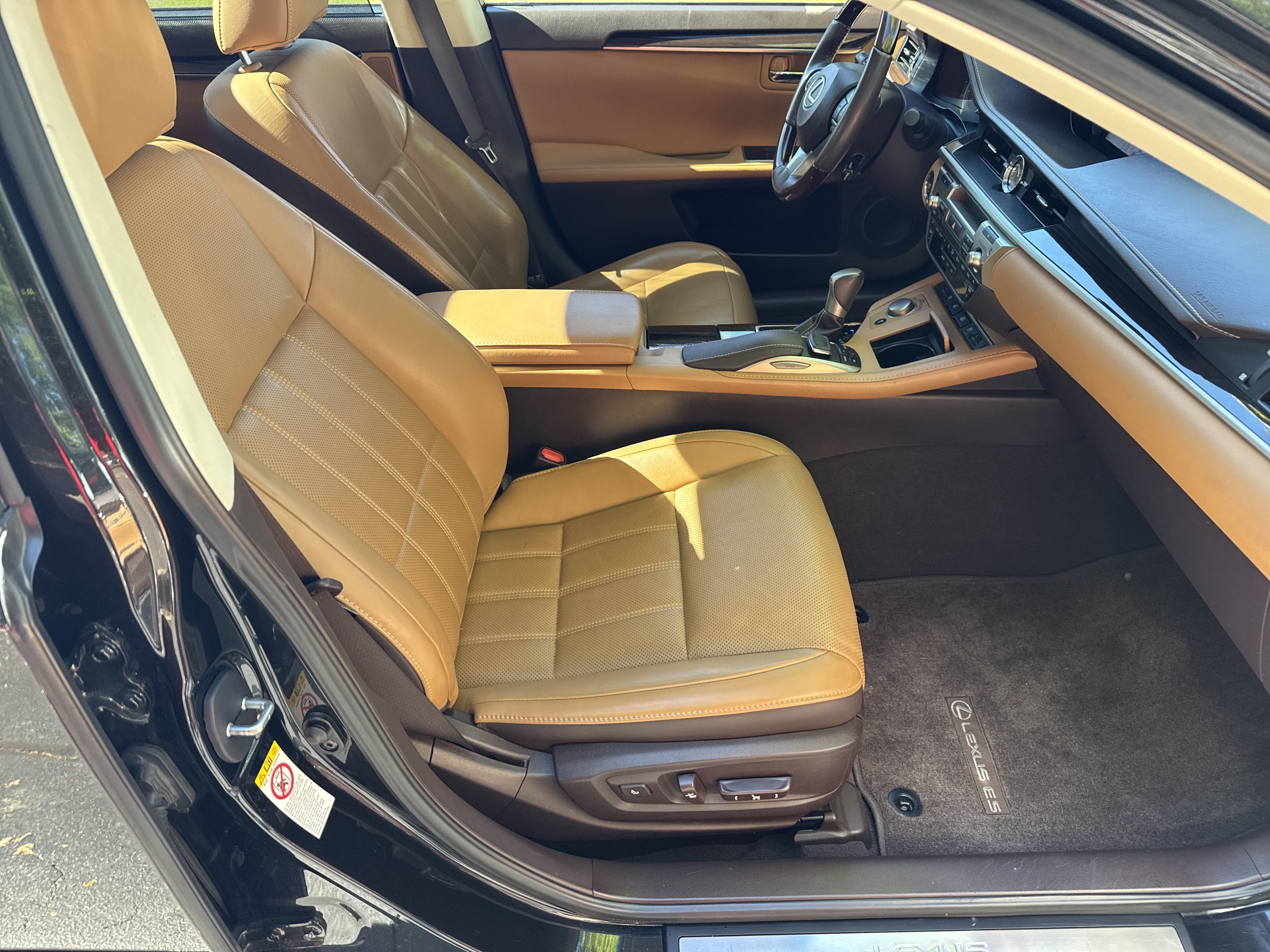 Used 2017 Lexus ES 350 w/ Ultra Luxury Package FWD image 12