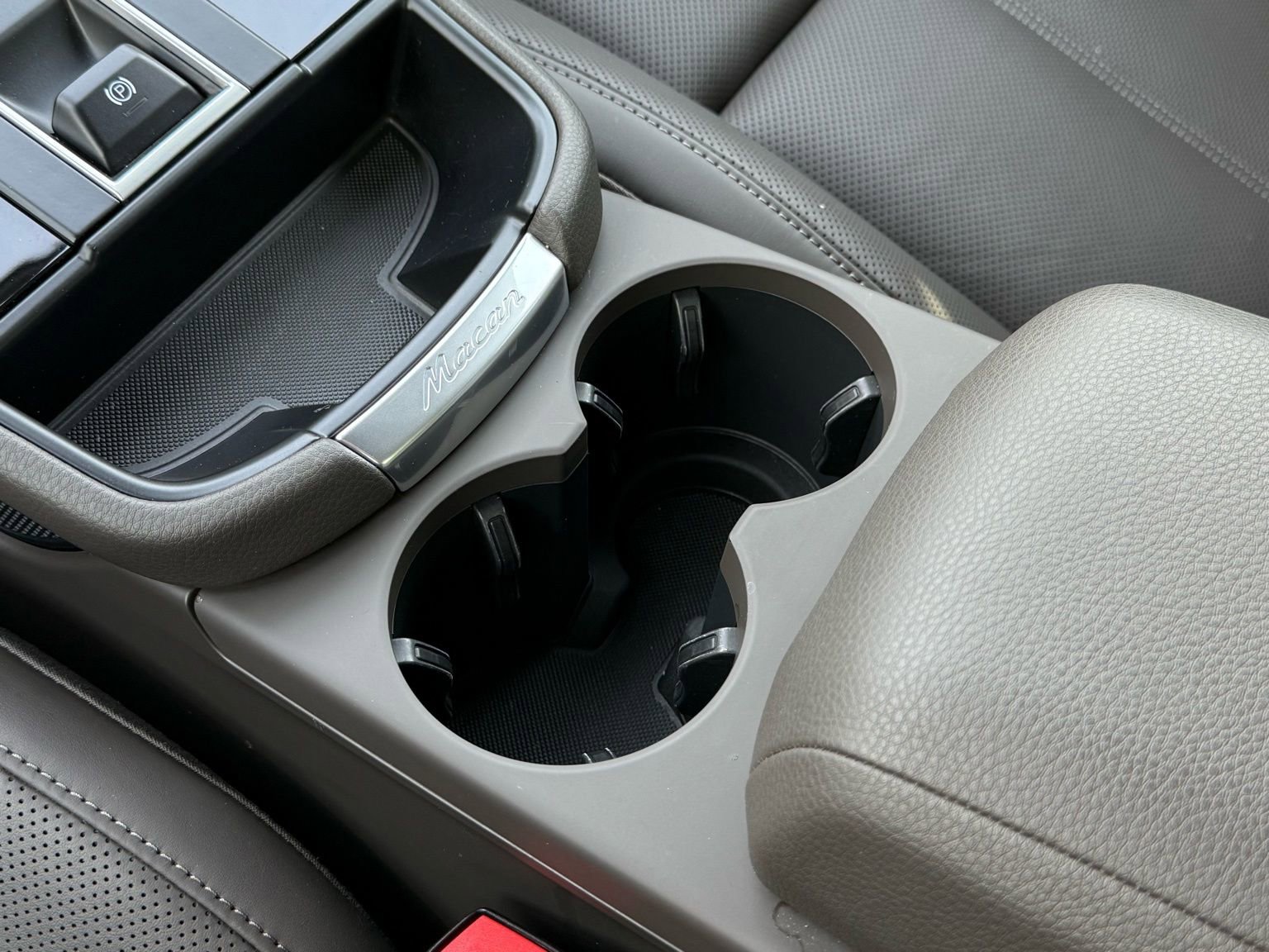 Used 2025 Porsche Macan image 24