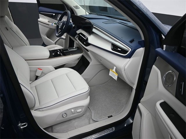 Certified 2025 Buick Enclave Avenir image 19