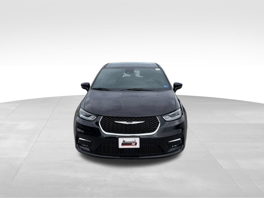 Used 2025 Chrysler Pacifica Select FWD image 9