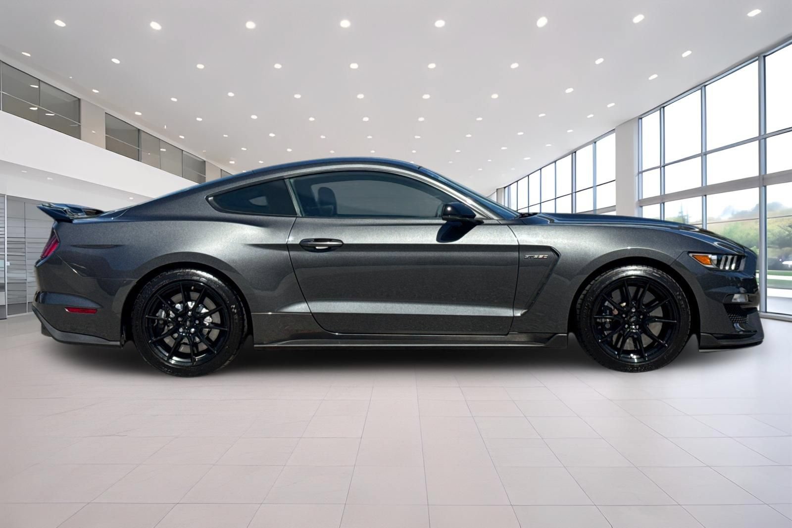 Used 2020 Ford Mustang Shelby GT350 w/ Technology Package RWD image 3