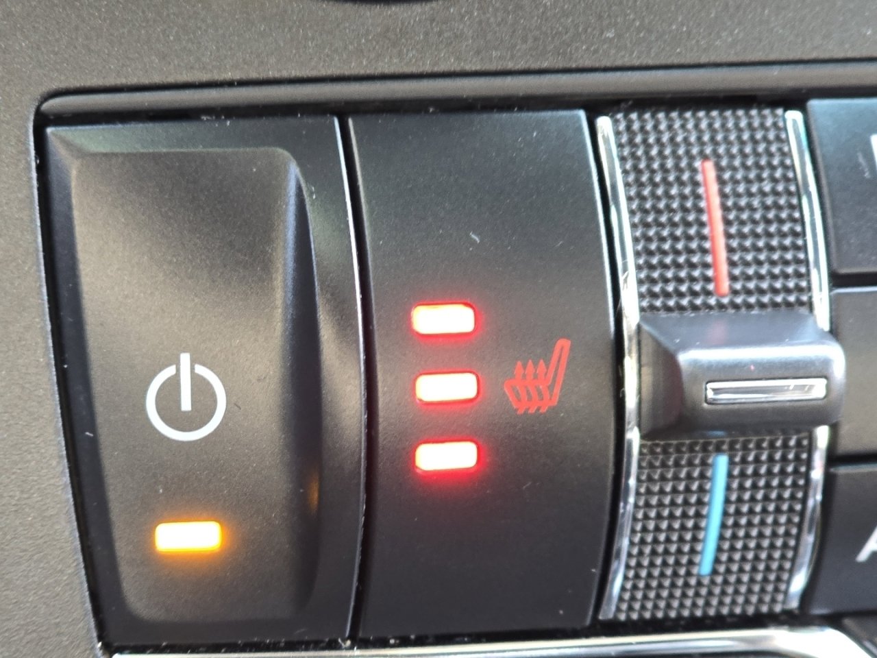 Used 2019 Ford Explorer XLT w/ Equipment Group 202A image 7