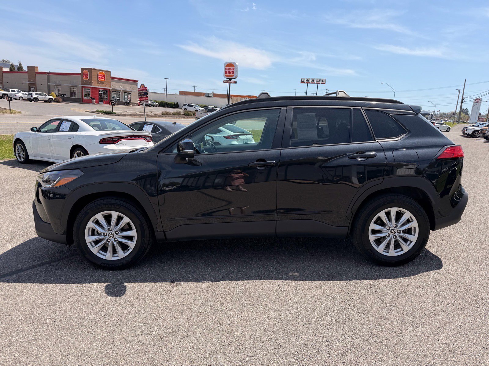 Used 2024 Toyota Corolla Cross LE w/ Moonroof Package AWD/4WD image 3