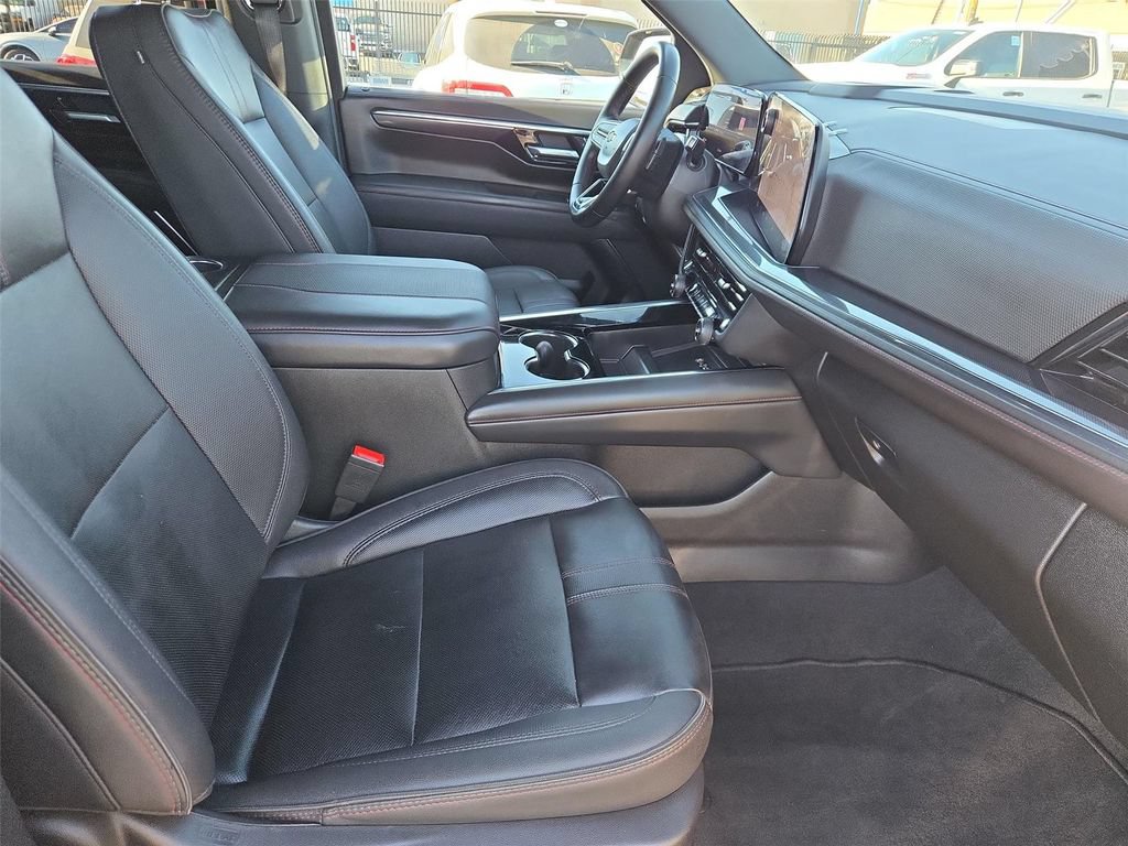 Certified 2025 Chevrolet Suburban RST w/ Sun And Tow Package RWD image 20