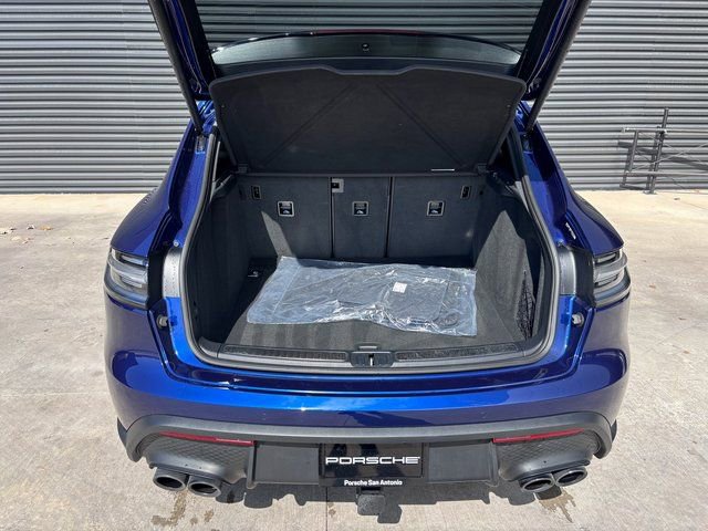 Certified 2026 Porsche Macan image 25