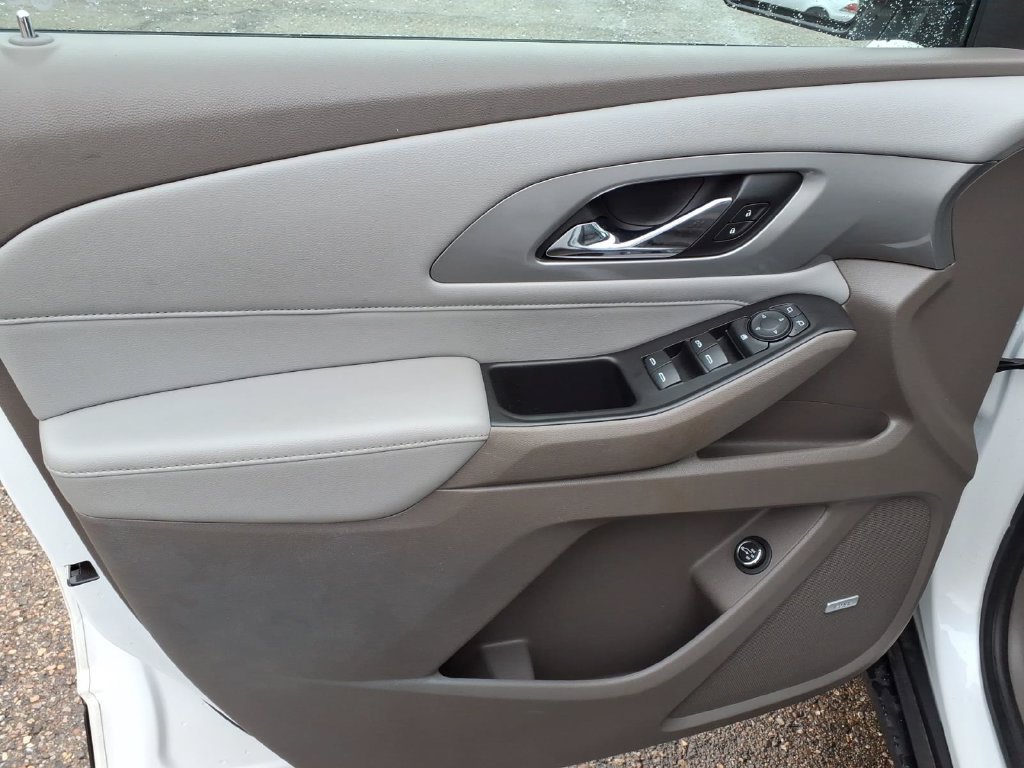Used 2018 Chevrolet Traverse LT FWD image 12