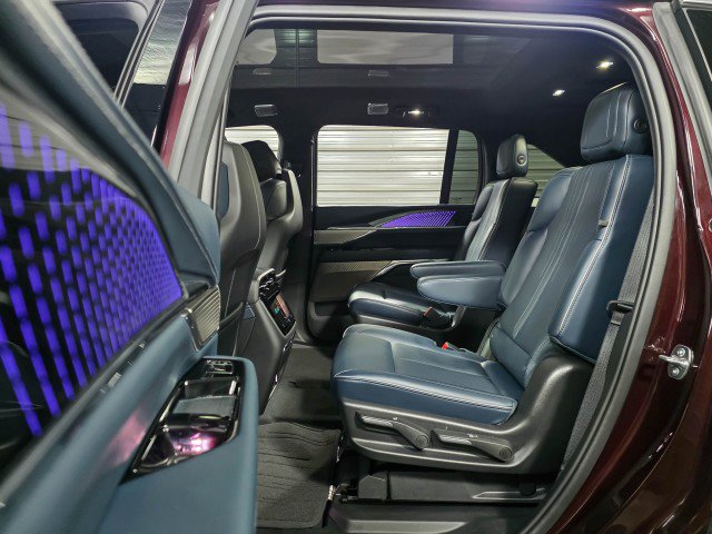 Used 2025 Cadillac Escalade IQ Luxury 2 w/ LPO, Premium Carpet Package image 15