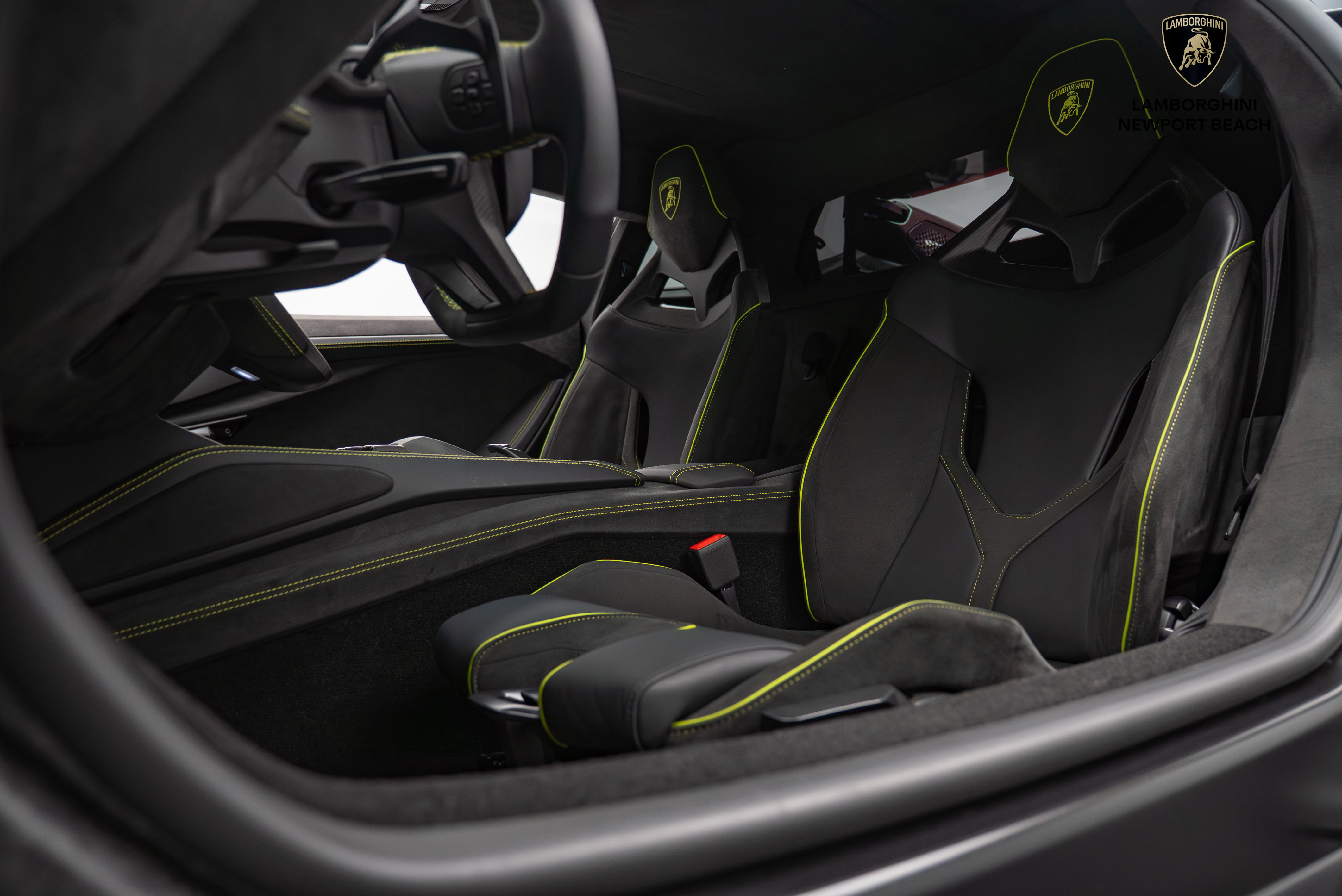 Used 2024 Lamborghini Revuelto image 29