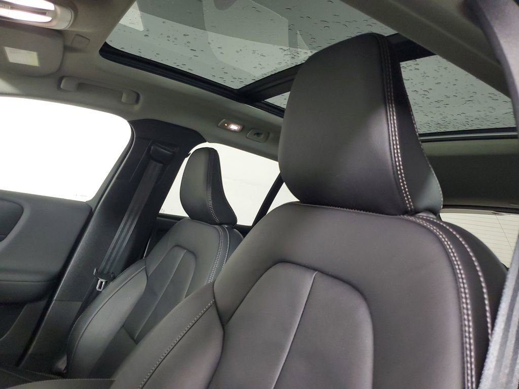 Certified 2023 Volvo XC40 B5 Plus w/ Protection Package Premier image 25