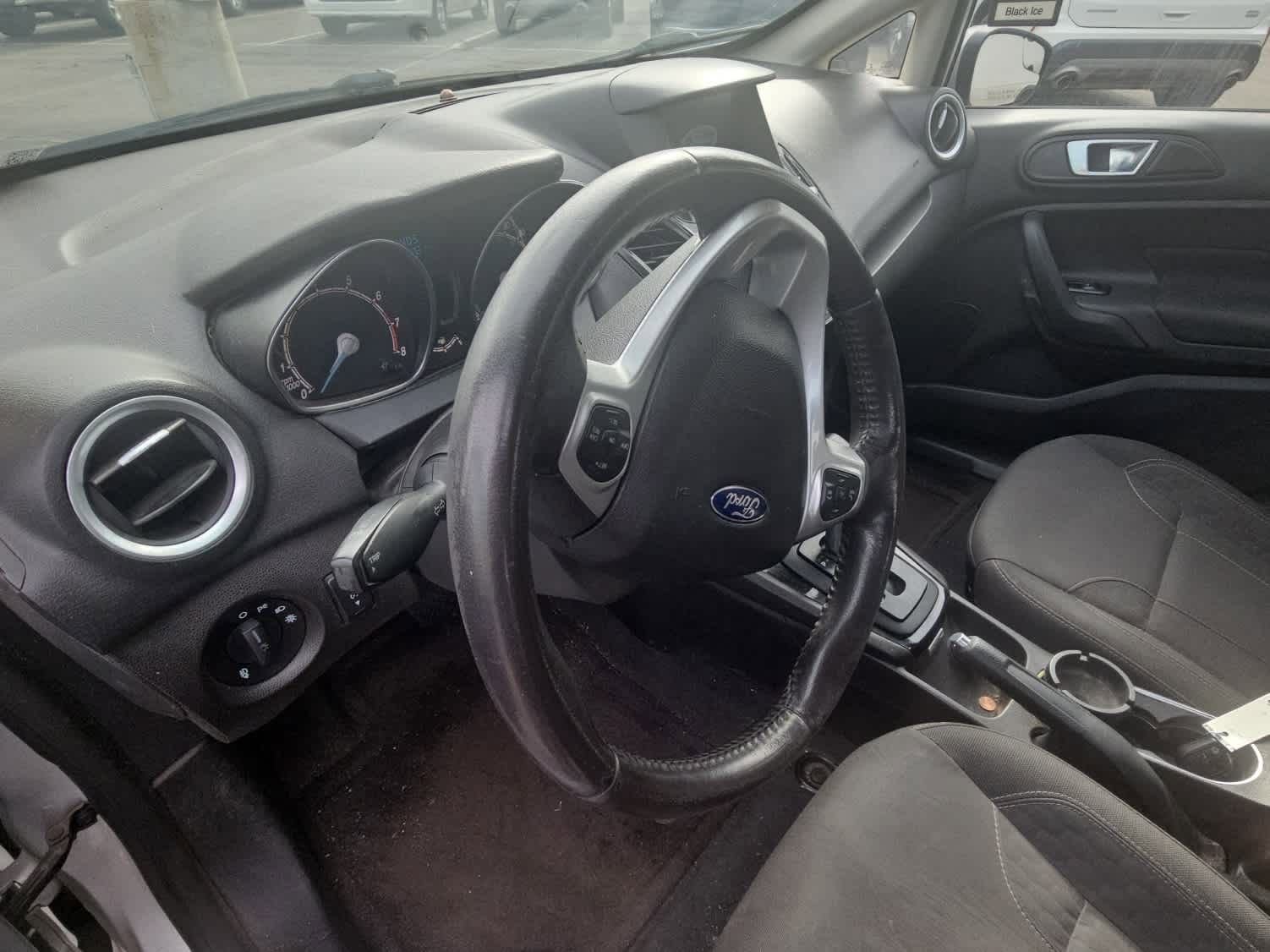 Used 2016 Ford Fiesta SE w/ Equipment Group 201A FWD image 2