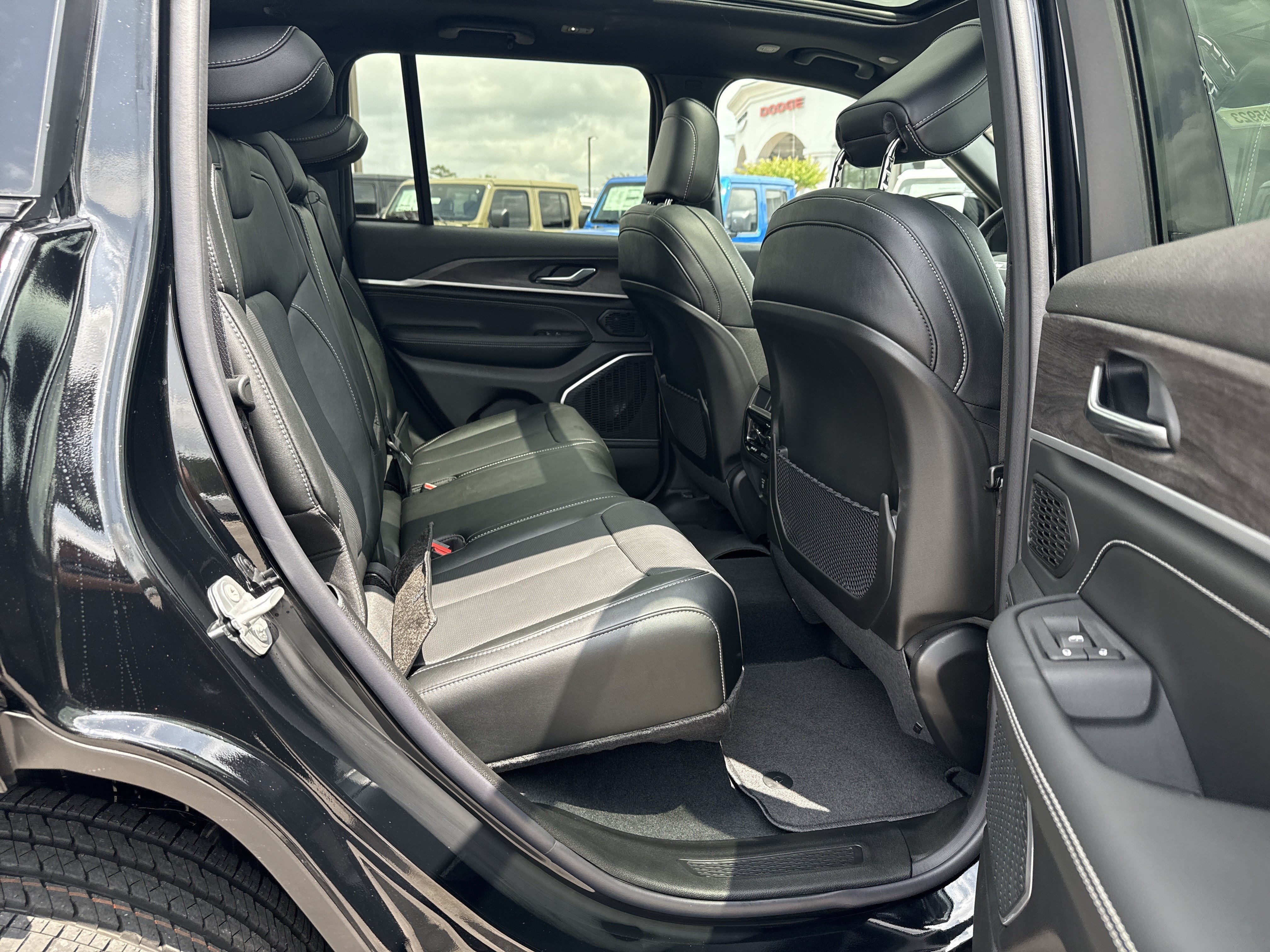 New 2026 Jeep Grand Cherokee Limited AWD/4WD image 15