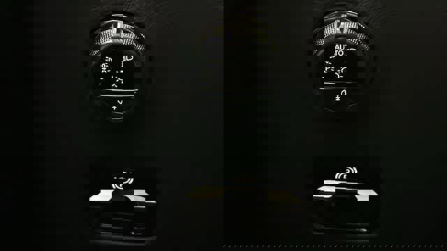 Used 2025 Mercedes-Benz GLC 300 4MATIC image 14