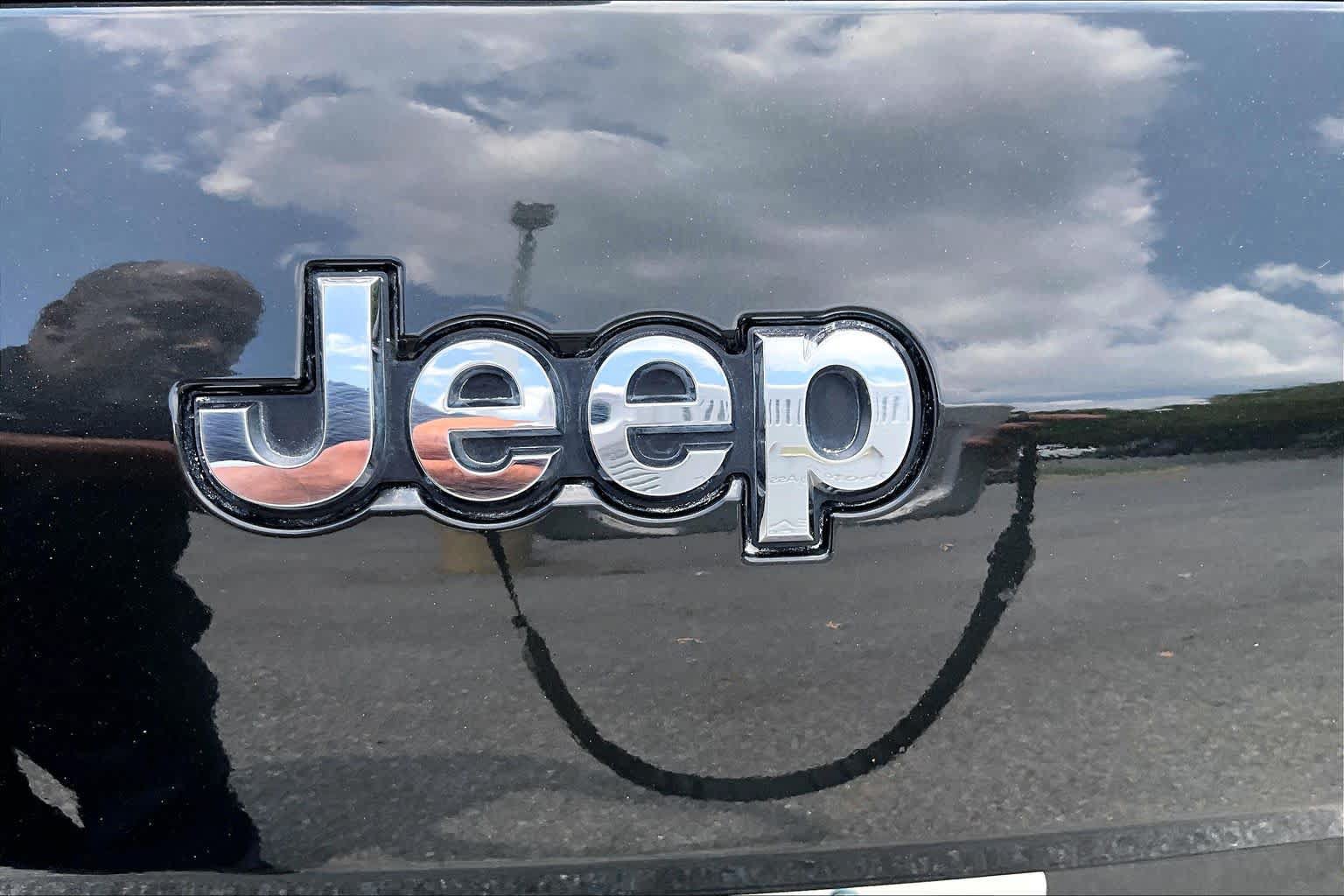 Used 2023 Jeep Grand Cherokee L Limited w/ Luxury Tech Group II AWD/4WD image 31