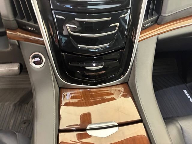 Used 2020 Cadillac Escalade 4WD image 21