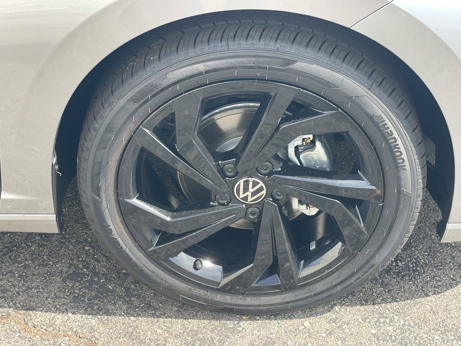 New 2026 Volkswagen Jetta SE FWD image 30