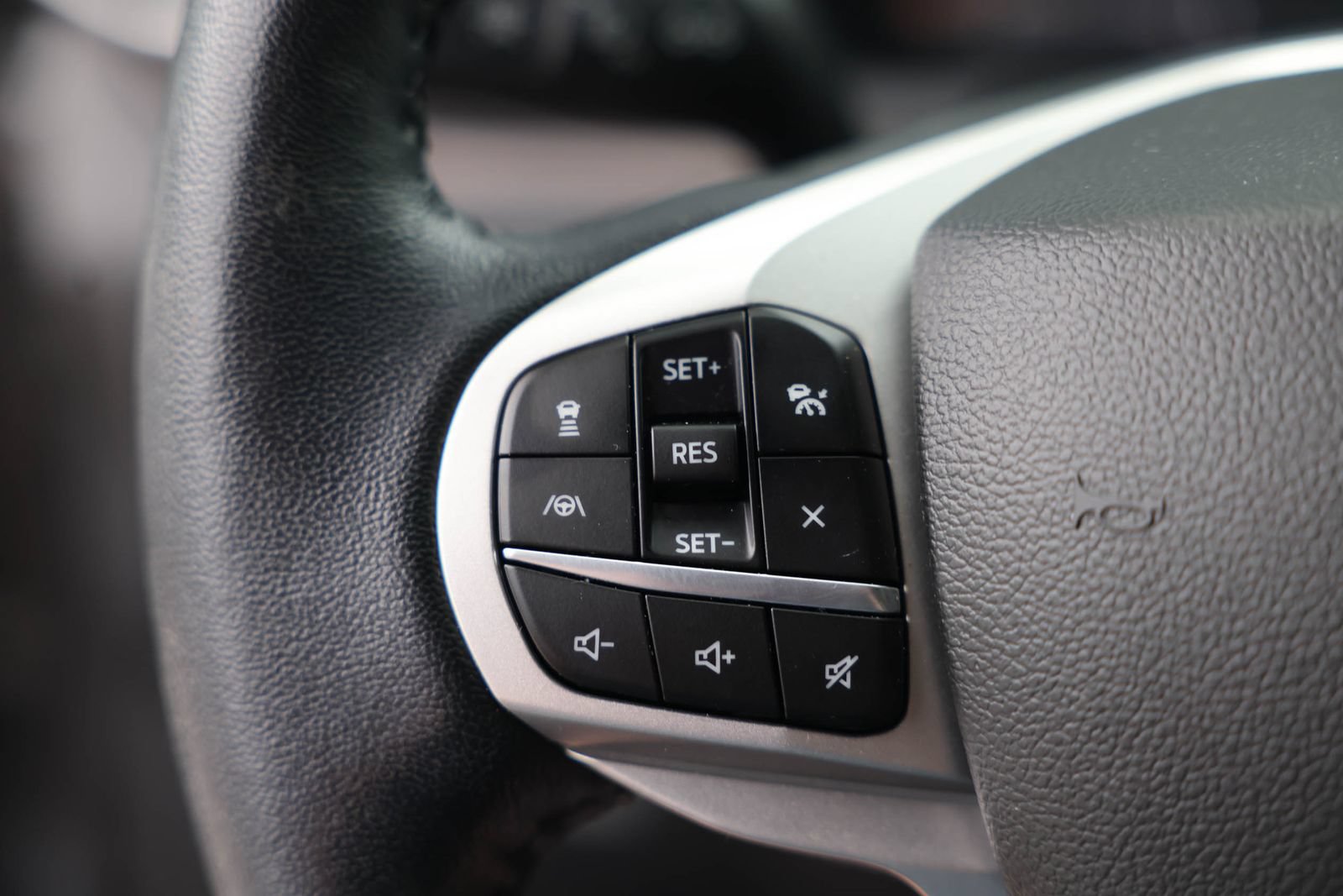 Used 2023 Ford Explorer Limited w/ Limited Technology Package AWD/4WD image 17