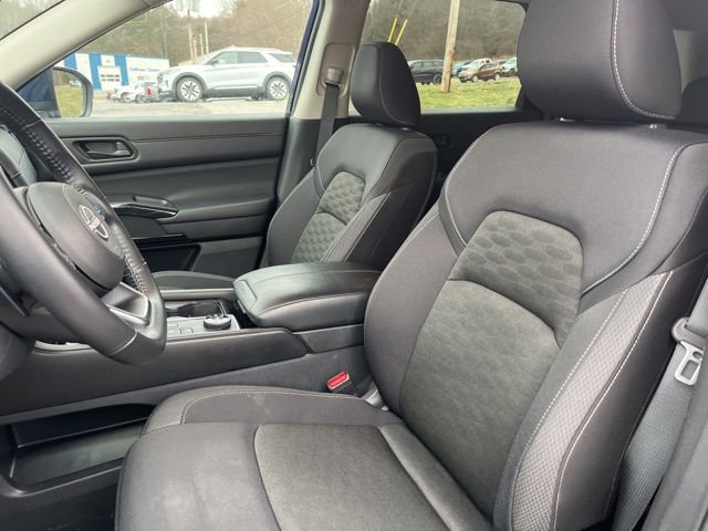 Used 2024 Nissan Pathfinder SV image 12