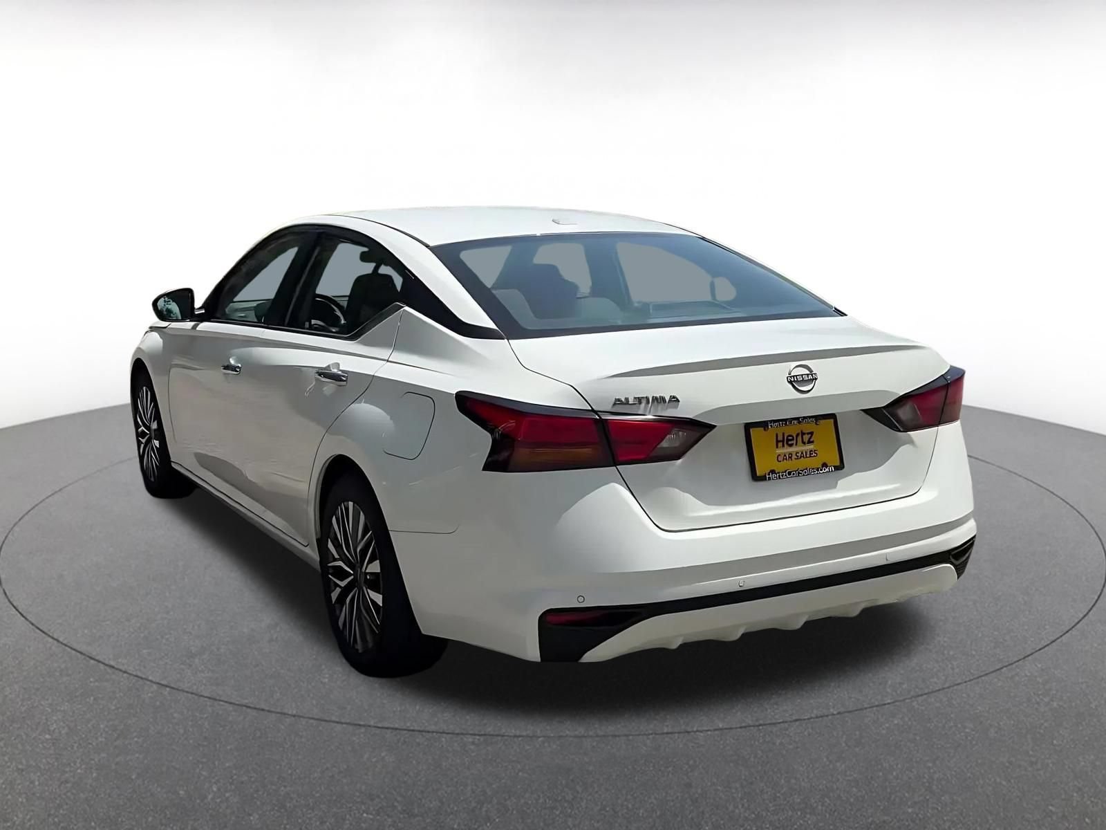 Used 2025 Nissan Altima 2.5 SV FWD image 9